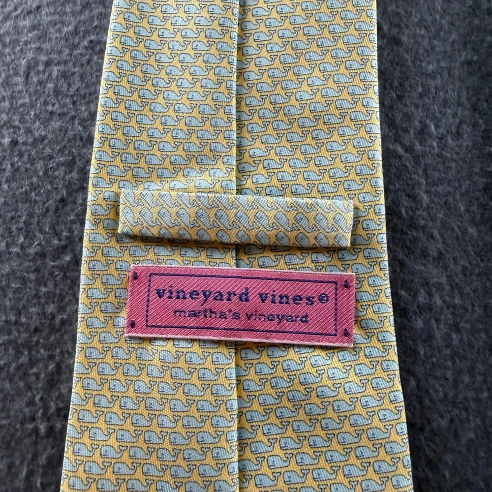 Vineyard Vines Tie Mens OS Yellow Whale Print Silk Preppy Nautical Hand Made USA